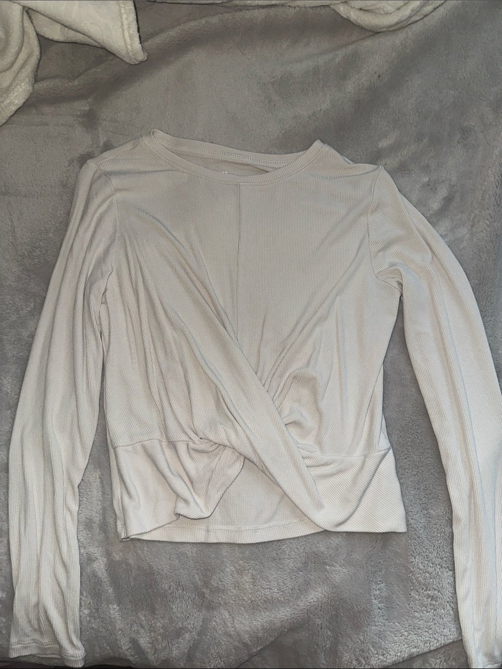 All In Motion Women’s Cream Long-Sleeve Twist Front Top